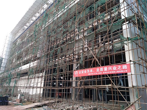 【中东幕墙】四川宜宾6级地震 建筑、玻璃幕墙抗震等级不够 生命安全难以保障