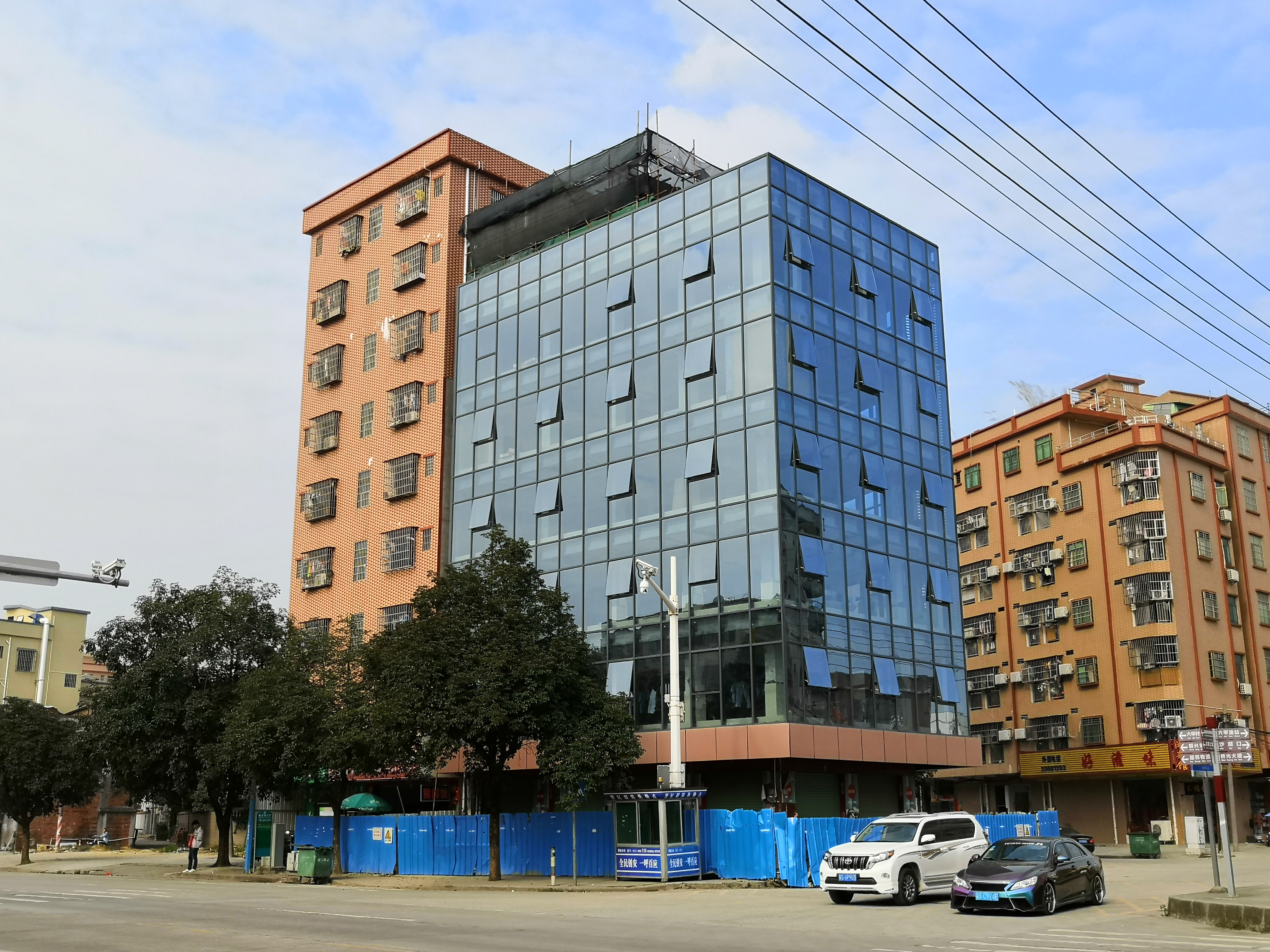 明框玻璃幕墙建筑